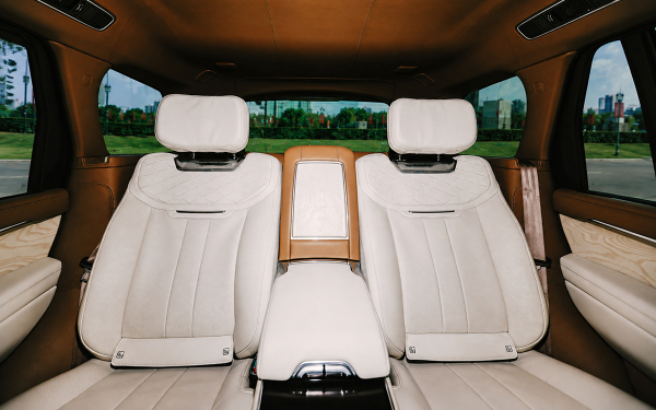
            Maybach, не завидуй! Тест самого роскошного и дорогого Range Rover SV
        
