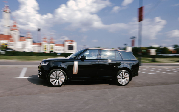 
            Maybach, не завидуй! Тест самого роскошного и дорогого Range Rover SV
        