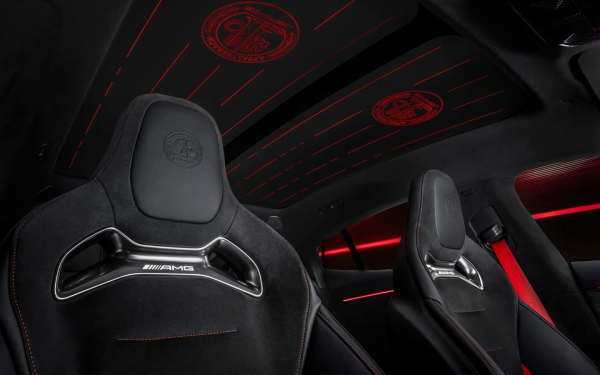 
            Представлен новый Mercedes-AMG GT с имитацией V8 и меняющей цвет крышей
        