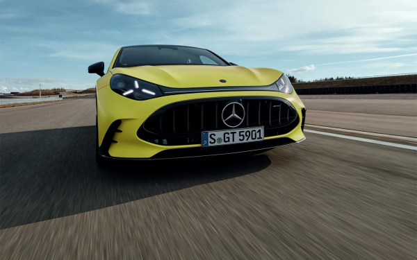 
            Представлен новый Mercedes-AMG GT с имитацией V8 и меняющей цвет крышей
        
