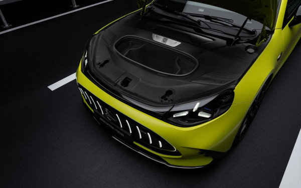 
            Представлен новый Mercedes-AMG GT с имитацией V8 и меняющей цвет крышей
        