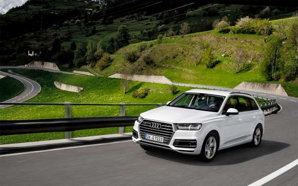 
            Он способен ездить на растительном масле. Необычные фишки нового Audi Q7
        