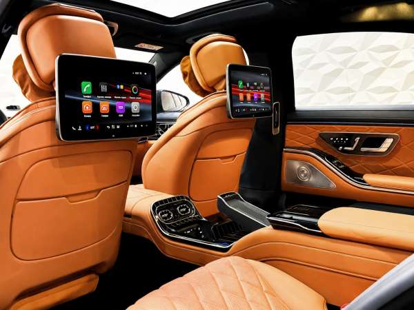 
            Он общается с другими авто. Обзор первого в России Mercedes S-Class 2026
        