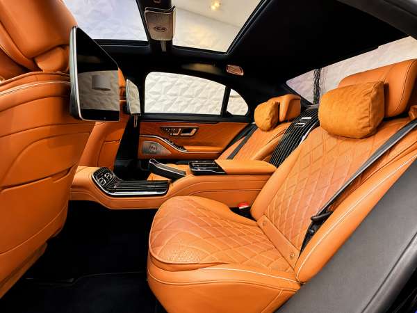 
            Он общается с другими авто. Обзор первого в России Mercedes S-Class 2026
        