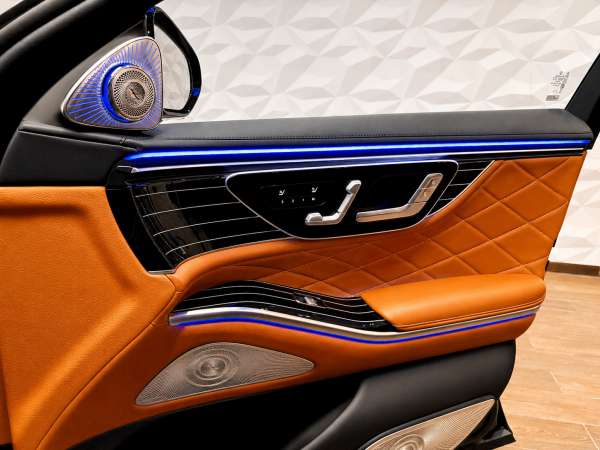 
            Он общается с другими авто. Обзор первого в России Mercedes S-Class 2026
        