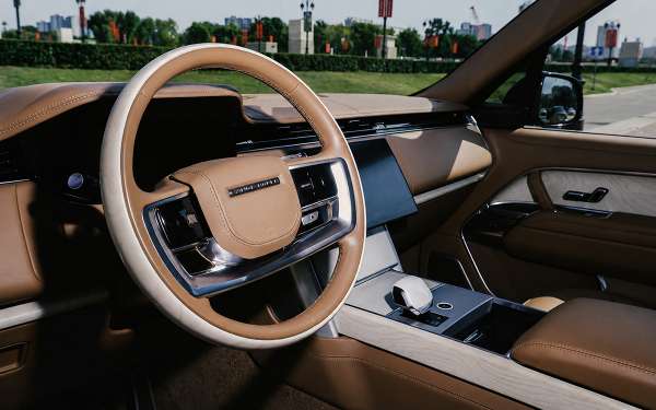 
            Maybach, не завидуй! Тест самого роскошного и дорогого Range Rover SV
        