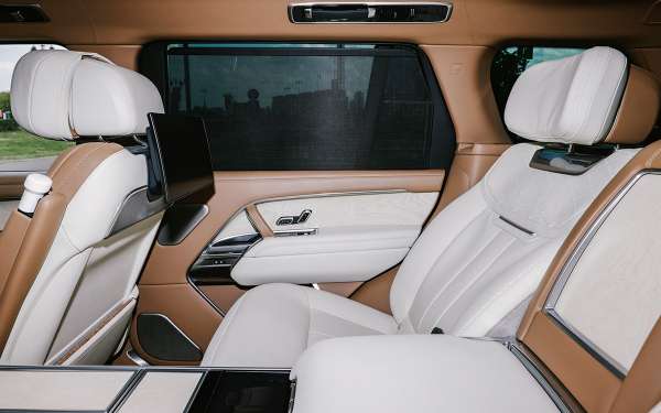 
            Maybach, не завидуй! Тест самого роскошного и дорогого Range Rover SV
        