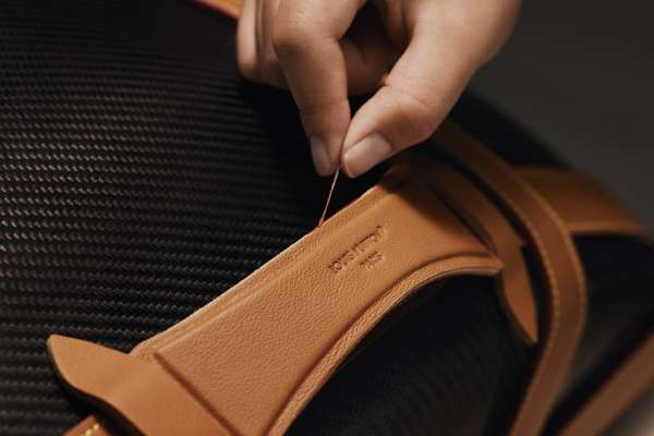 Singer повышает градус роскоши своих рестомодов через сотрудничество с Louis Vuitton