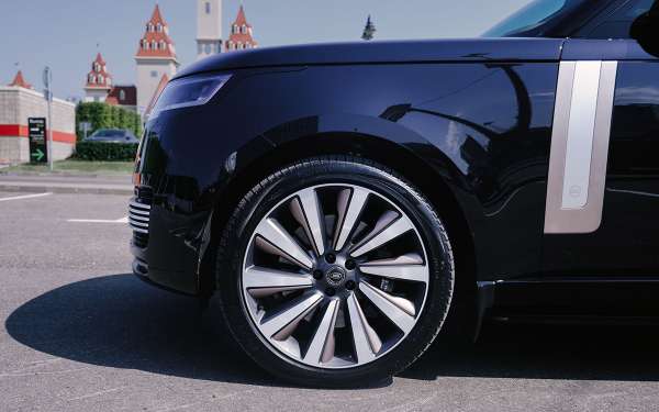 
            Maybach, не завидуй! Тест самого роскошного и дорогого Range Rover SV
        