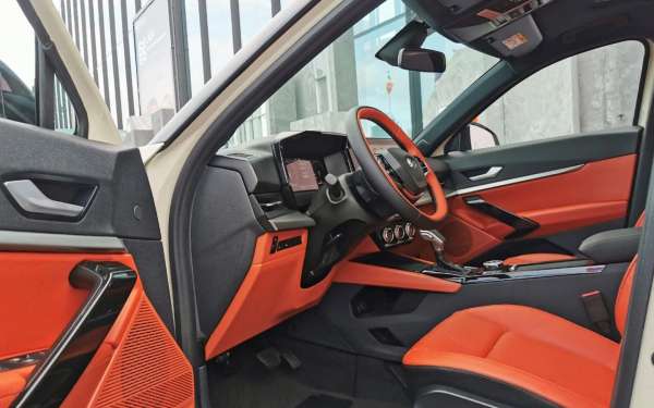 
            &laquo;Он опоздал&raquo;. Автожурналисты оценили перспективы нового Lada Azimut
        