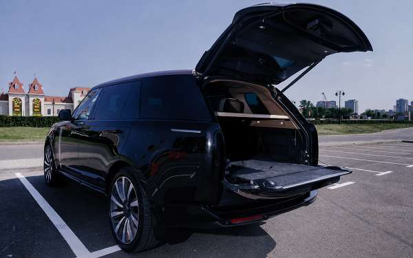 
            Maybach, не завидуй! Тест самого роскошного и дорогого Range Rover SV
        