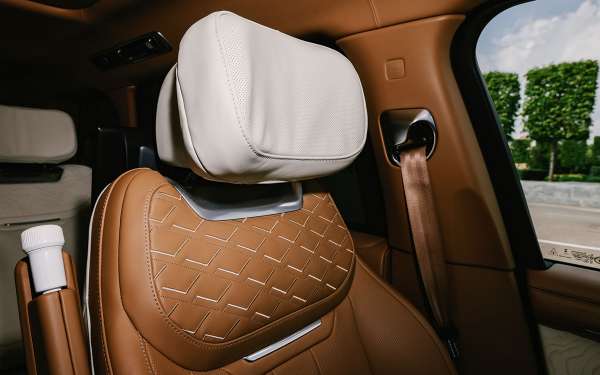 
            Maybach, не завидуй! Тест самого роскошного и дорогого Range Rover SV
        