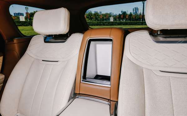 
            Maybach, не завидуй! Тест самого роскошного и дорогого Range Rover SV
        