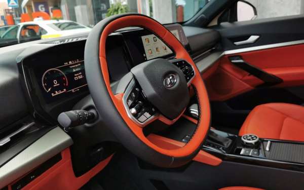 
            &laquo;Он опоздал&raquo;. Автожурналисты оценили перспективы нового Lada Azimut
        