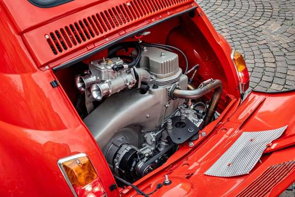 Старый Fiat 500, простоявший 25 лет в сарае, превратился в изысканный рестомод Scattante
