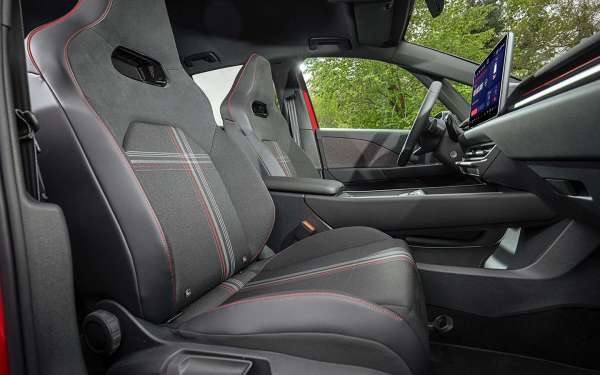 
            Volkswagen представил самую мощную модель GTI в истории. Это электрокар
        
