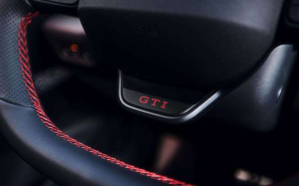 
            Volkswagen представил самую мощную модель GTI в истории. Это электрокар
        