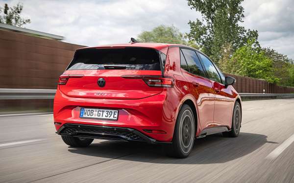 
            Volkswagen представил самую мощную модель GTI в истории. Это электрокар
        