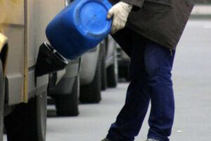 Канистры не той системы: раскрыта причина пожаров на АЗС