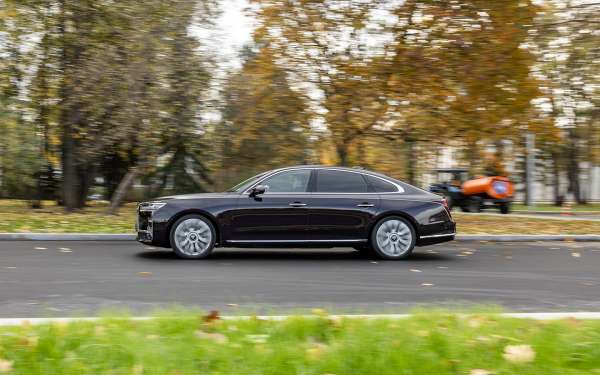 
            Уже не Hongqi, но еще не Aurus. Первый тест российского седана Senat 900
        