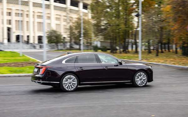 
            Уже не Hongqi, но еще не Aurus. Первый тест российского седана Senat 900
        
