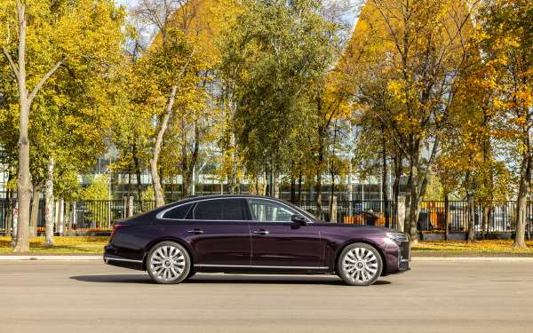 
            Уже не Hongqi, но еще не Aurus. Первый тест российского седана Senat 900
        