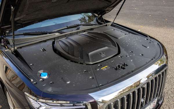
            Уже не Hongqi, но еще не Aurus. Первый тест российского седана Senat 900
        