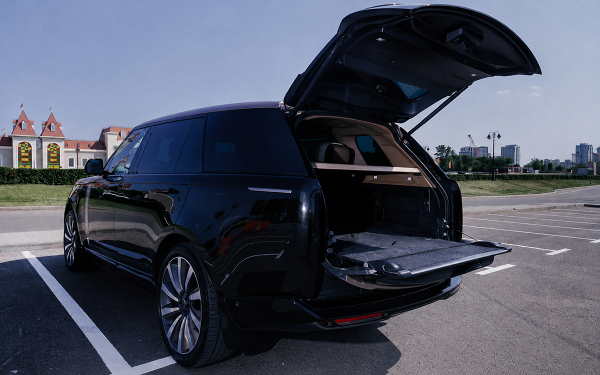 
            Maybach, не завидуй! Тест самого роскошного и дорогого Range Rover SV
        