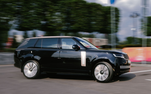 
            Maybach, не завидуй! Тест самого роскошного и дорогого Range Rover SV
        