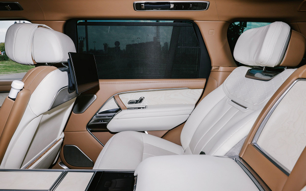 
            Maybach, не завидуй! Тест самого роскошного и дорогого Range Rover SV
        
