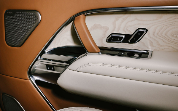 
            Maybach, не завидуй! Тест самого роскошного и дорогого Range Rover SV
        